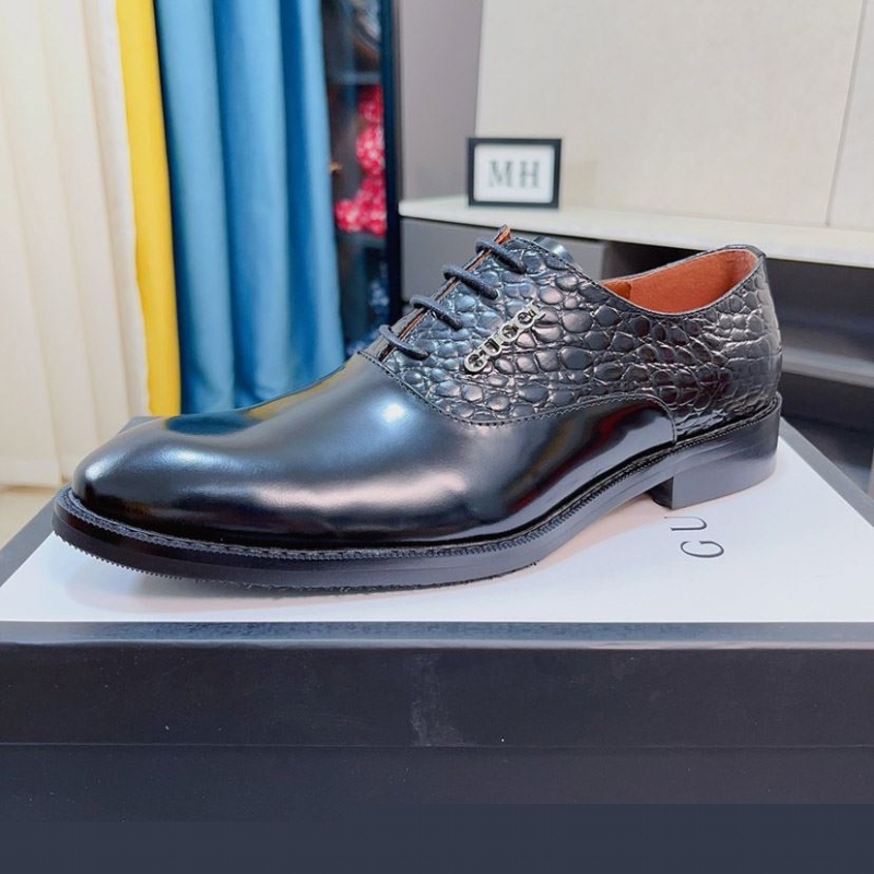 G*u*i leather shoes